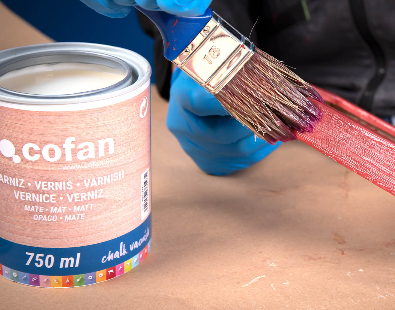 La pintura a la tiza y el barniz al agua, explicado por Cofan - Iberferr