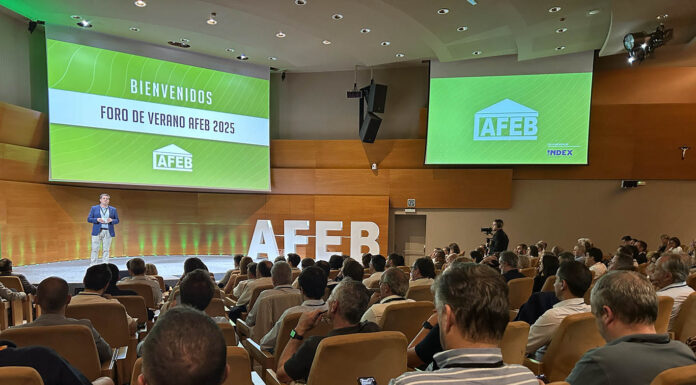 La Afeb y Esade crean un programa de formación para dominar la IA