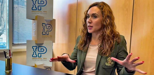 Cristina Menéndez, «tranquila en lo económico, contenta en lo profesional»
