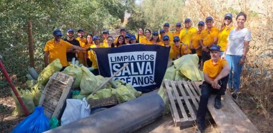 Sika también limpia ríos: retira media tonelada de residuos del Jarama y Congost