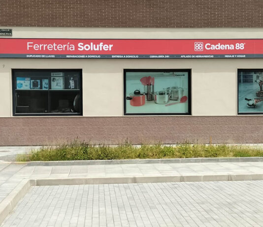 Solufer, de la distribución agrícola al sector ferretero en Adra (Almería)
