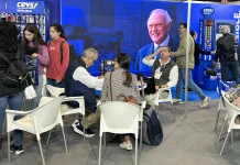 Vídeo Expocadena | Pedro Piqueras refuerza la imagen «infalible» de los adhesivos Ceys