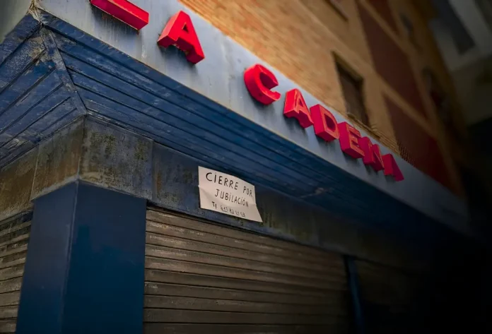 Ferretería La Cadena.