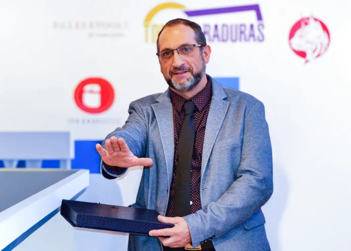 Manel Cuellar, grupo cerrajero.
