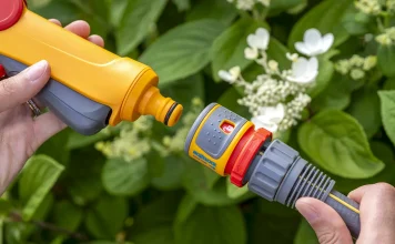 Revolution, el conector de mangueras que «revoluciona» el riego del jardín