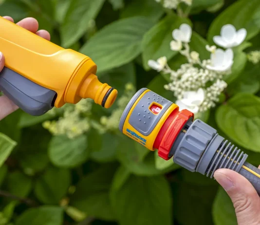 Revolution, el conector de mangueras que «revoluciona» el riego del jardín